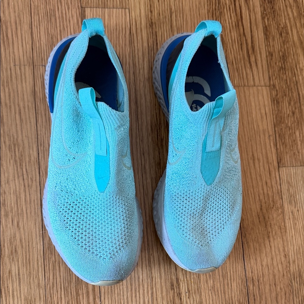 NIKE Slip-On Knit Sneakers in Aqua Blue size 8.5 used condition